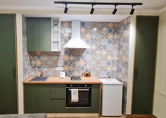 2v1 - Center 4 * Tirana